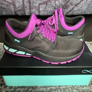 Infinity by Cherokee Shoes